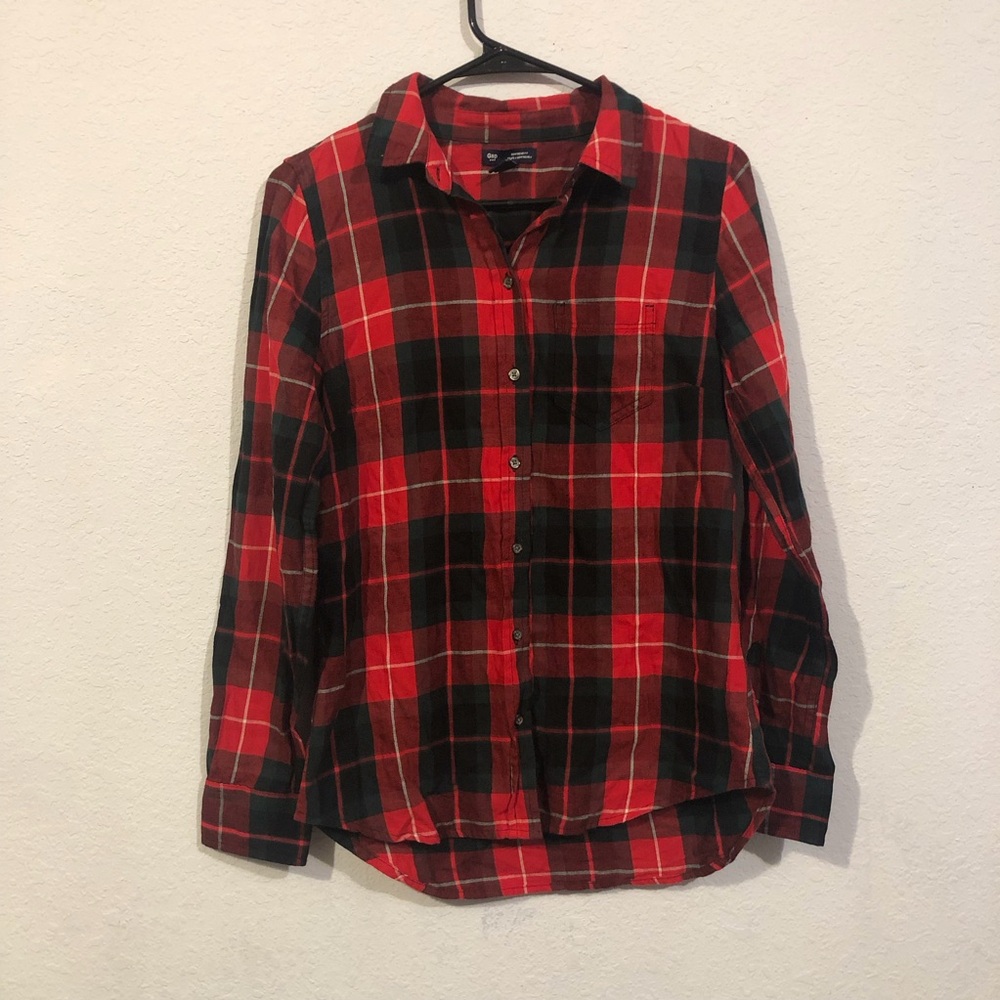 GAP Boyfriend Fit Red Black Plaid Shirt